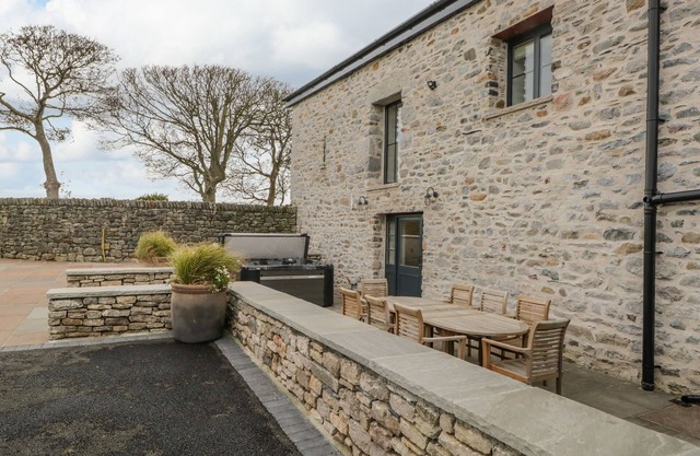 OLD STABLE, family friendly, country holiday cottage in Aldingham