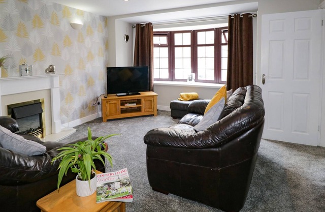 OLD SURGERY, pet friendly, character holiday cottage in Flookburgh