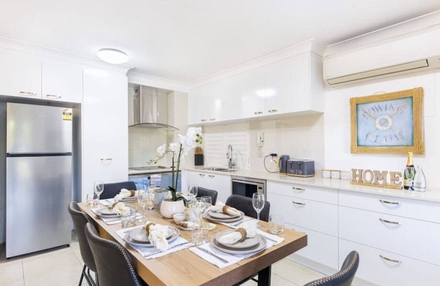 Old Time Charm! Carpark+Wifi, Central BNE 2BR Apt