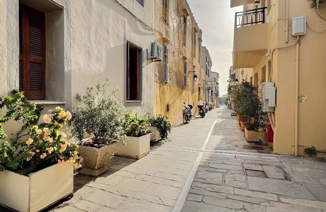 Old Town Apartment, Near the Beach