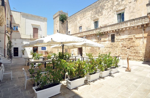 Old Town in Felline, sleeps 5, 5 km from the beach, wifi