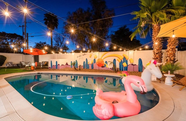 Old Town Oasis!Heated Pool!BBQ!Firepit!Minigolf!Game Room!