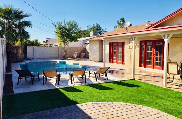 Old Town Scottsdale! - 13beds! + Pool + Fire Pit + BBQ+ Shopping