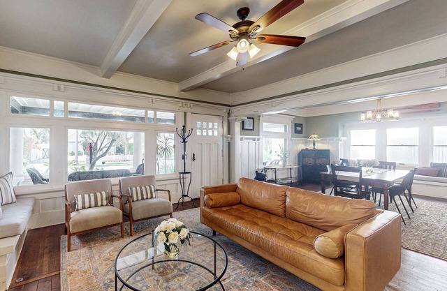 Old Yacht Club Inn All-Suite Getaway - 1 Block to East Beach, Walk Everywhere