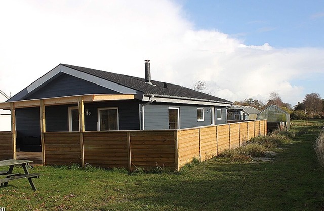 Older renovated and well equipped holiday home near the beach