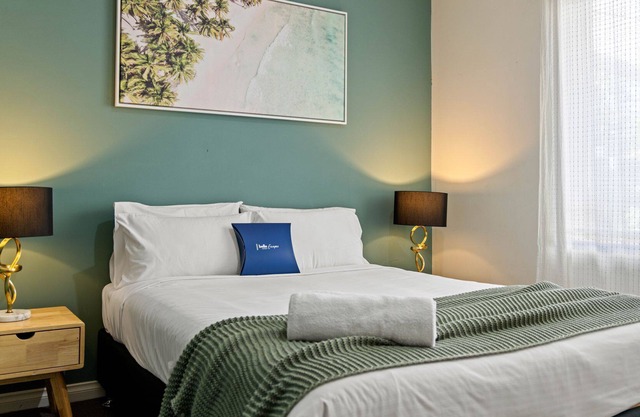 Oleander - The Charming Glandore Cottage