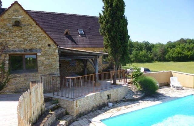 Oléandre is a holiday home "de charme" for 8 people with private swimming pool.