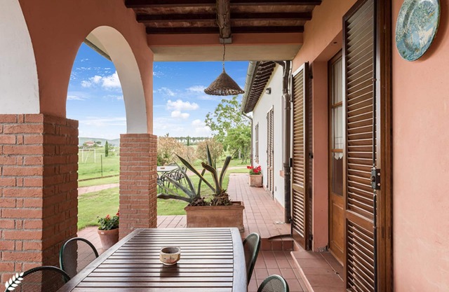 Olive apt with shared pool, Castiglione del Lago, Italy
