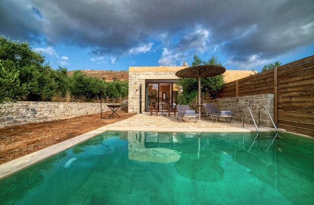 Olive luxury suites - Adults only suites with private heated pool