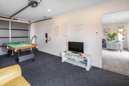 Oliver Oasis Wellington 2BR Retreat