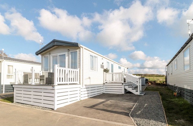 OLIVES PLACE, pet friendly, with hot tub in Felton
