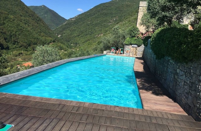 Oliveto stunning property with private garden