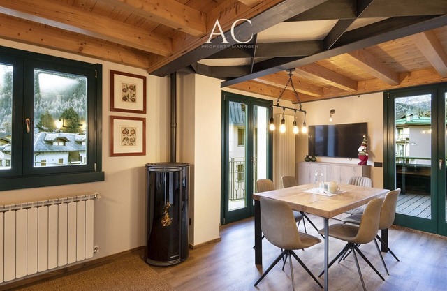 Olivia's Home - Two Bedroom Apartment, Sleeps 6