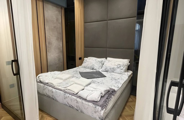Oloy market - 1BR premium suite apartment