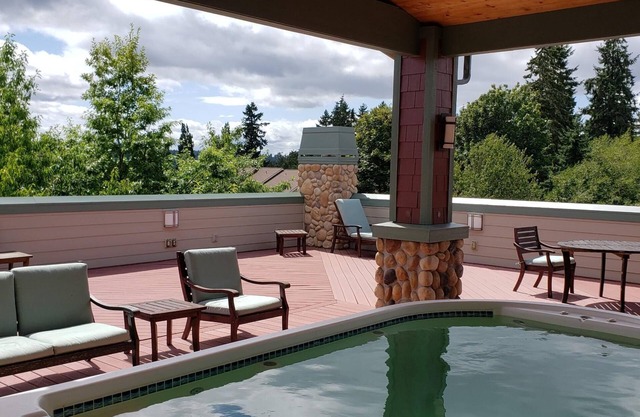 Olympic - Jacuzzi/swim spa/sauna - just a 10-minute walk to Downtown Bainbridge