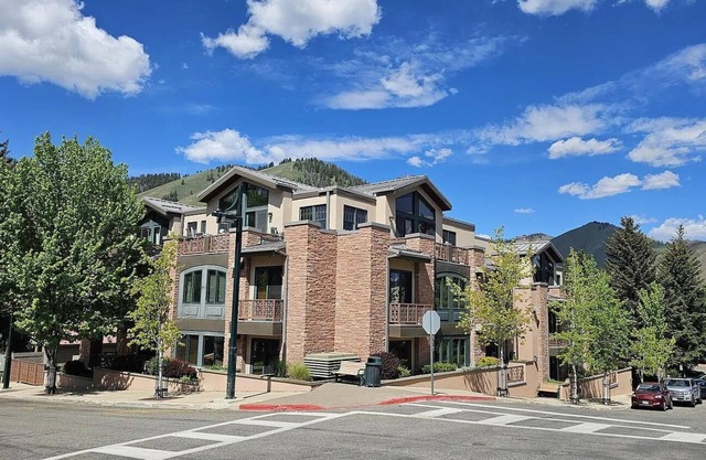 Olympic Terrace: Upscale Ketchum Condo