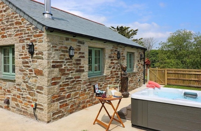 OMALAST, pet friendly, character holiday cottage in Truro
