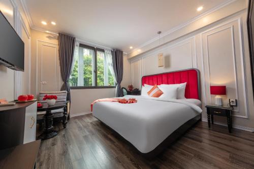 Omina Hotel & Travel