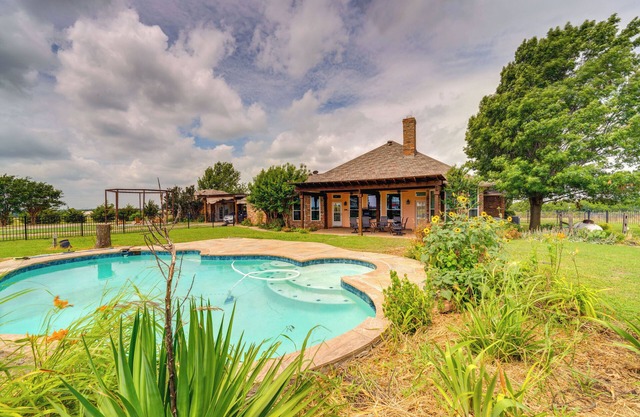 On 10 Acres: Celina Ranch w/Pool & Fire Pit!
