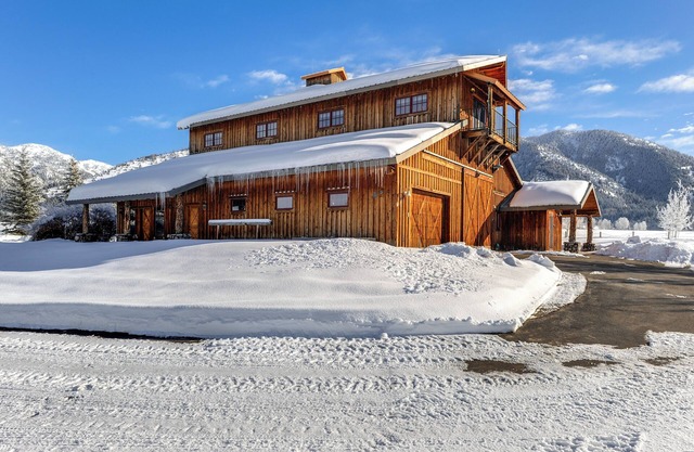 On 20 Scenic Acres: Mtn Retreat in Star Valley