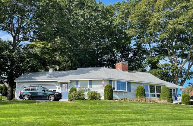 On golf course & walk to the beach! Enjoy the best the Kennebunks have to offer!