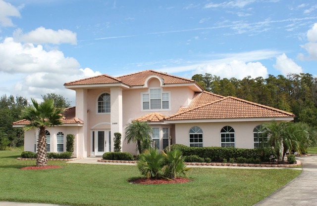 On quiet cul-de-sac, with heatable pool, lots of privacy, 65" smart TV, Wi-Fi
