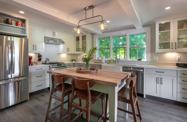 On Silver Lake. Close to Woodstock & Ski Areas