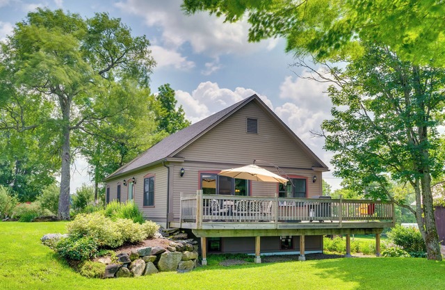 On-Site VAST Hiking Trail: Hardwick Farmhouse!