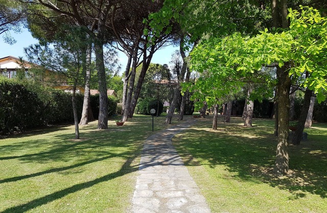 ON THE BEACH ! House and large park. SEE PHOTO!
