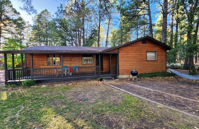 On the Lake! Ponderosa Cabin at Lazy Oaks Resort