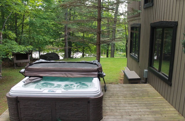 On the Mountain, Luxury 5 BR Ski In Ski Out Private Hottub & Sauna