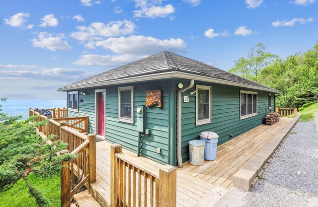 On The Rocks : 5 BR, 4 BA House in Canaan Valley, Sleeps 14