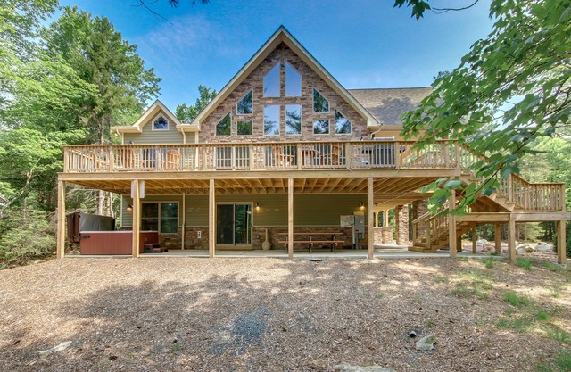 "On The Rocks", Hot Tub, Pool Table, Foosball, Bar, WIFI