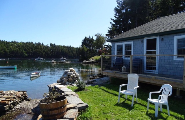 On the Rocks - One-of-a-kind setting on the Reversing Falls of Basin Point!