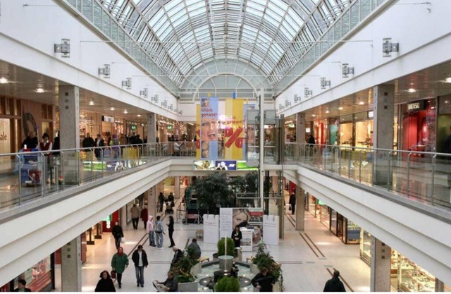 On top Shopping Mall, 2 metro lines, quiet