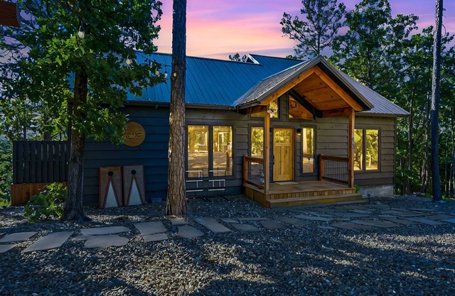 Once Upon A View! Hot Tub, Firewood, Views!