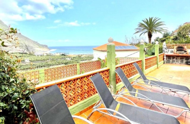 ONDINA RURAL HOUSE "A" FREE WIFI AND NATURAL POOLS