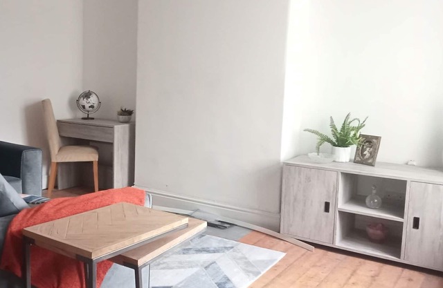 One Bed Appartment, Living Room and Kichen-Entire