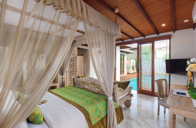 One Bed Pool Suite Villa Purnama Beach