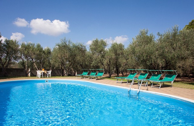 One-bedroom flat in villa with pool in the Apulian countryside m542