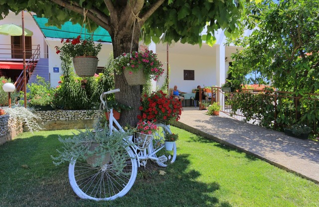 One bedroom apartment with terrace and sea view Živogošće - Blato, Makarska (A-1057-c)