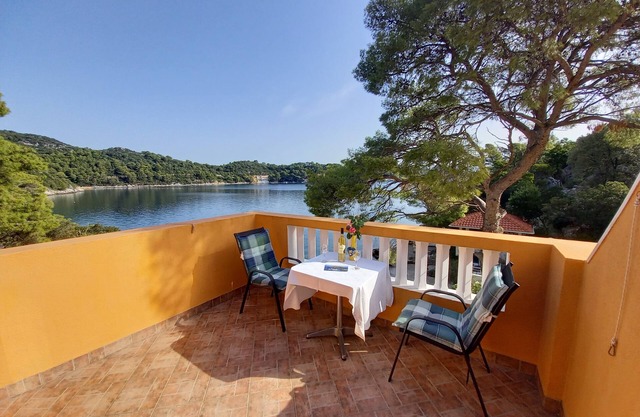 One bedroom apartment near beach Sobra, Mljet (A-7531-c)