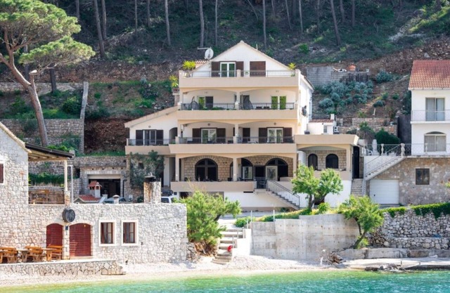 One Bedroom Apartment with Terrace and Sea View