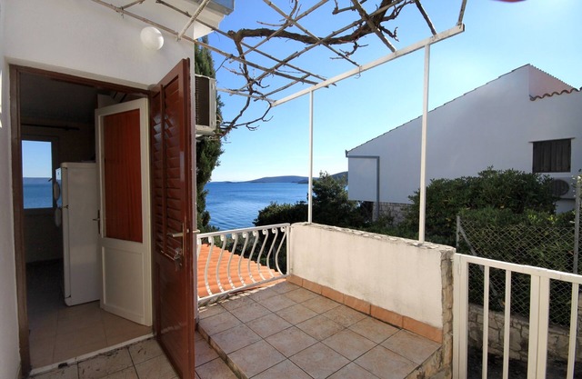 One bedroom apartment near beach Seget Vranjica, Trogir (A-1051-c)