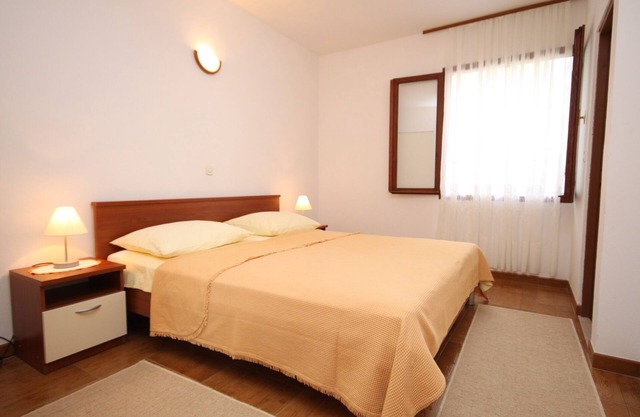 One bedroom apartment with air-conditioning Baška Voda, Makarska (A-2609-b)