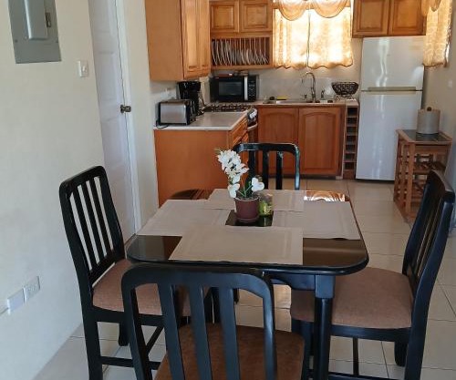 One Bedroom Apartment 1 minute walk to West Coast Beach!