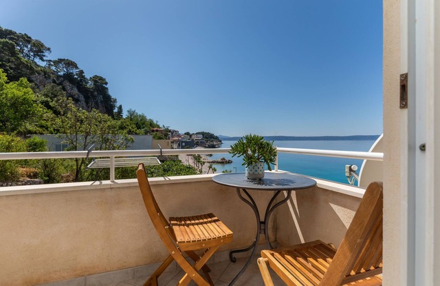 One bedroom apartment near beach Drašnice, Makarska (A-2670-d)
