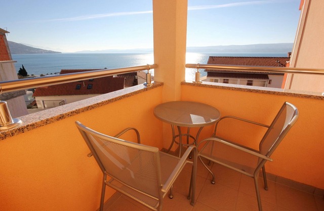 One bedroom apartment with balcony and sea view Duće, Omiš (A-9437-d)