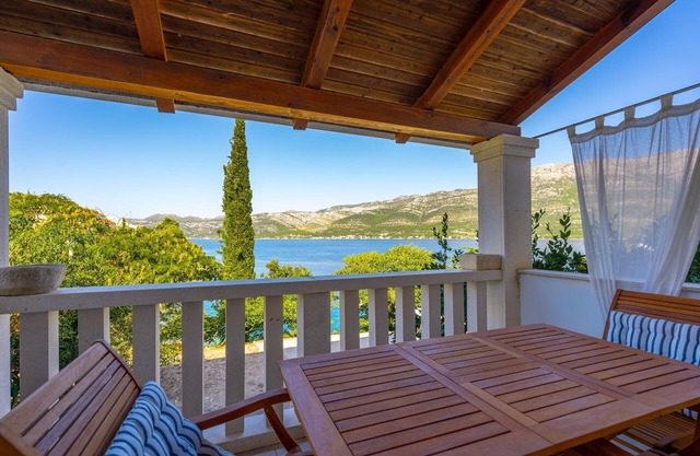 One bedroom apartment with terrace and sea view Medvinjak, Korčula (A-4439-a)