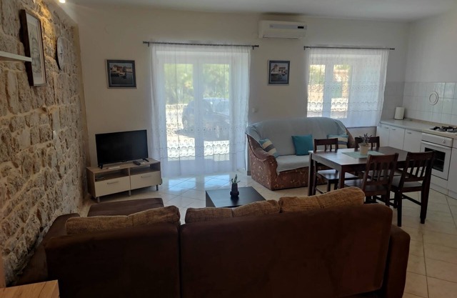 One bedroom apartment with terrace and sea view Kukljica, Ugljan (A-8209-b)